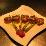 Seared Scallops with Tarragon Beurre Blanc served with Truffle Mash Potatoes and Roasted Asparagus